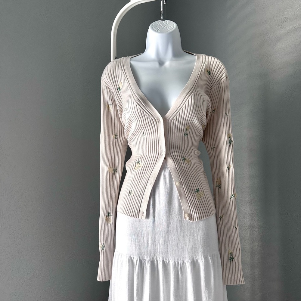 Embroidered Floral Cardigan Sweater - Picture 3 of 8